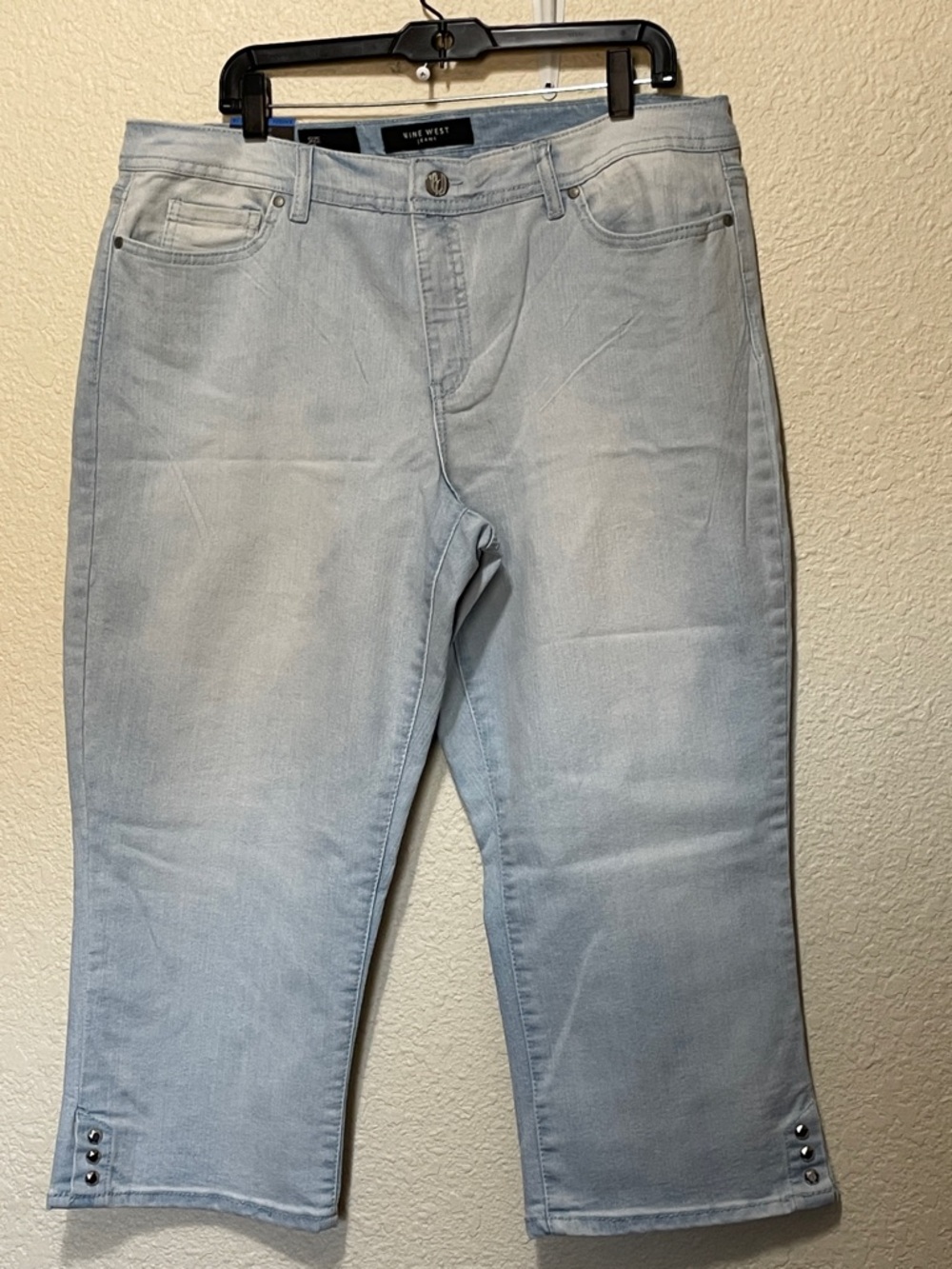 Nine West Women's Light Blue Karen Capri. NWT. Size 16.